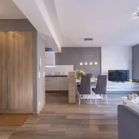 Appartement Secret Garden 150 M From The By Renters *