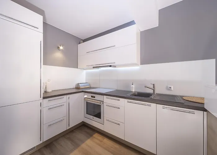 Апартаменты Secret Garden 150 M From The By Renters